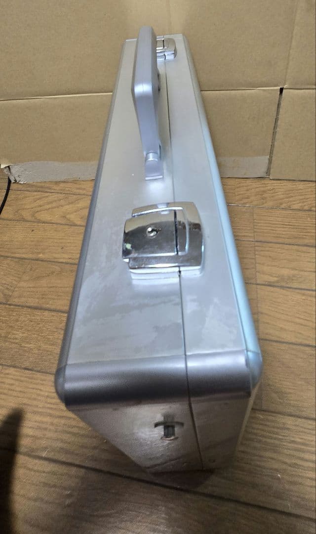 美品　アルミ製　アタッシュケース　鍵付