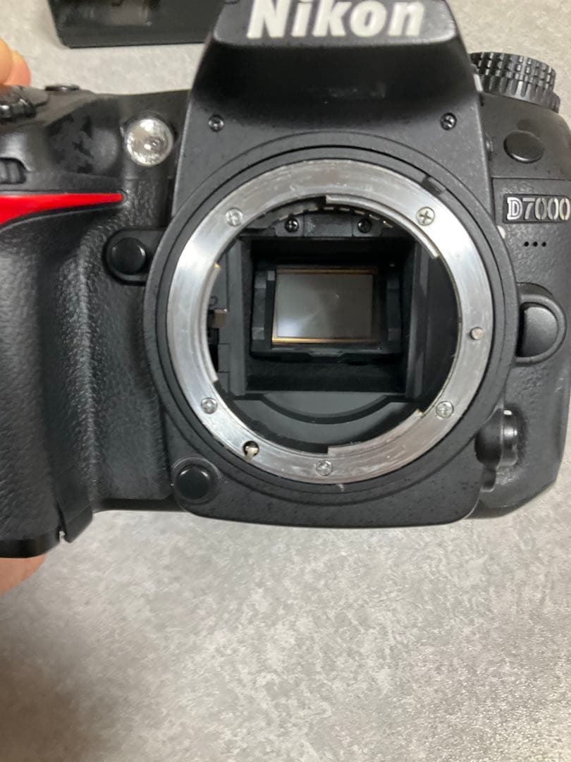 Nikon D7000 デジタル一眼レフカメラ 本体とレンズ付き