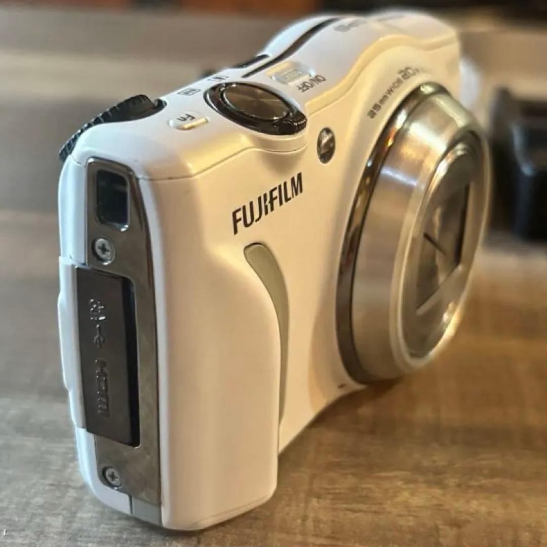 FUJIFILM デジタルカメラ　FINEPIX F770EXR ホワイト