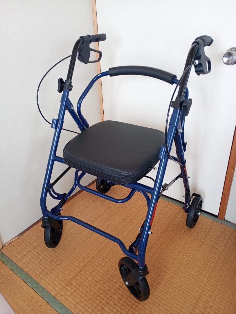 【美品】シルバーカー 歩行器 座れる コンパクト 折りたたみ【収納カゴなし】