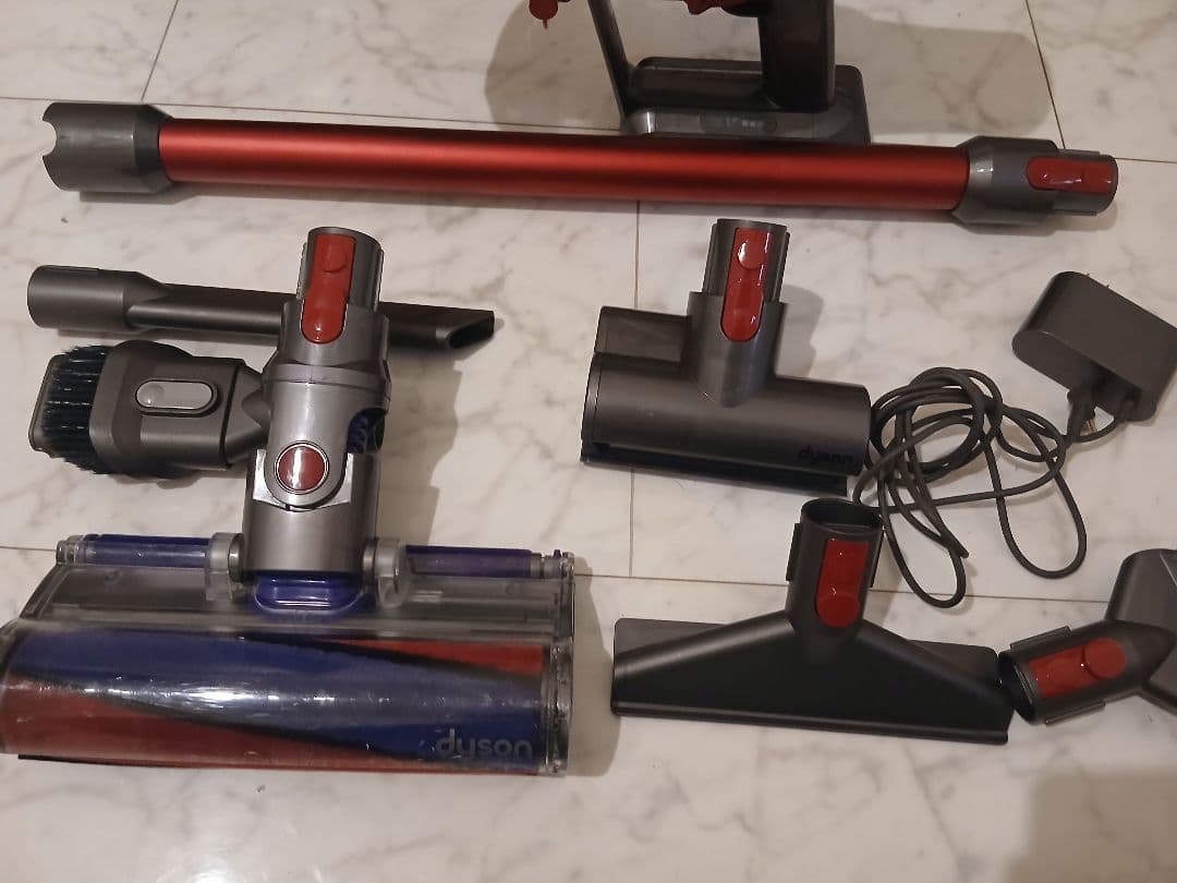 Dyson V10 SV12 レッド フェルト新品交換済み 付属品多数 動作品