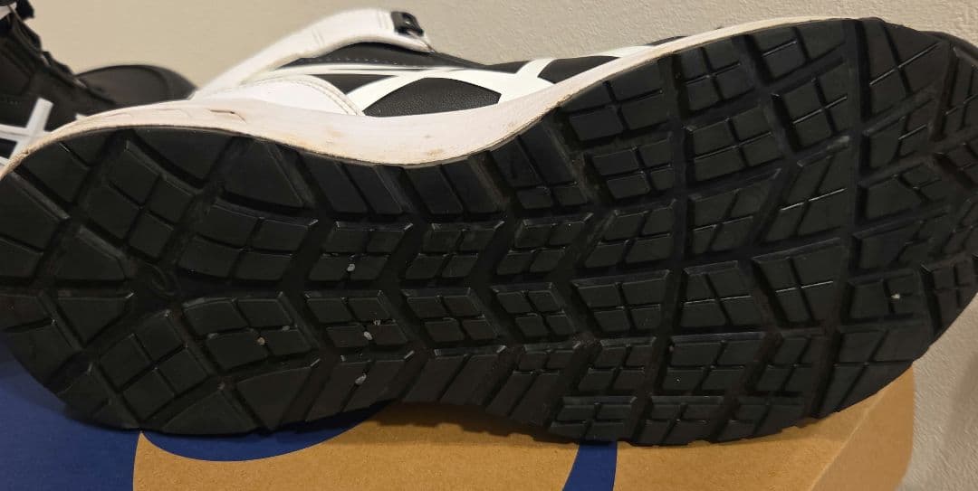 ASICS CP304BOA 安全靴 ブラック/ホワイト 25.5