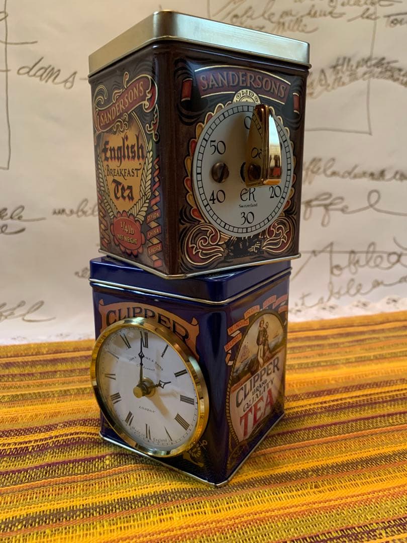 イギリス製　アンティーク雑貨　素敵な缶の時計とタイマーの2点セット新品未使用品！