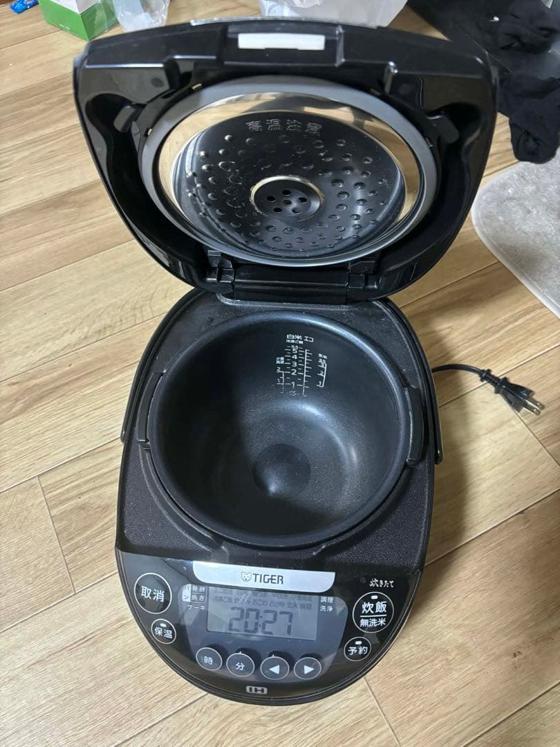 TIGER IH炊飯器 デジタル表示