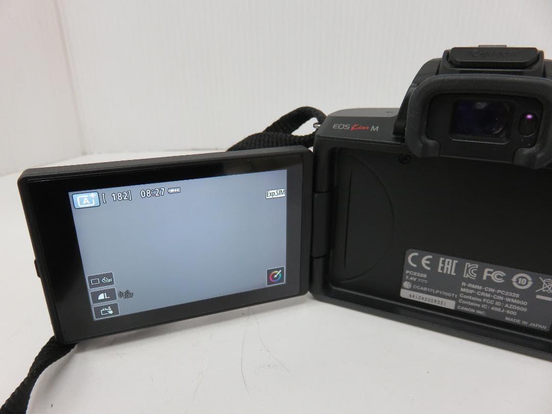 美品 Canon EOS Kiss M ダブルズームレンズキット ミラーレス一眼