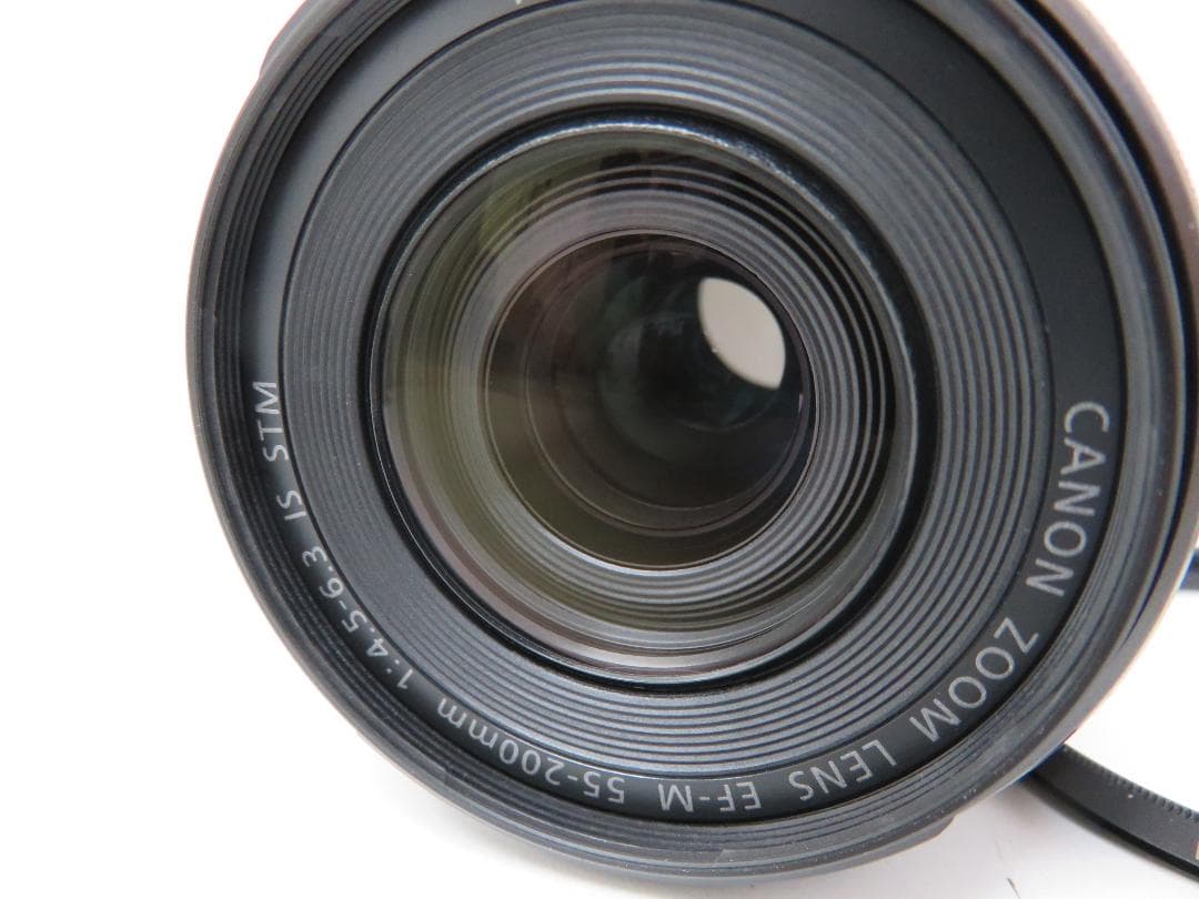 美品 Canon EOS Kiss M ダブルズームレンズキット ミラーレス一眼