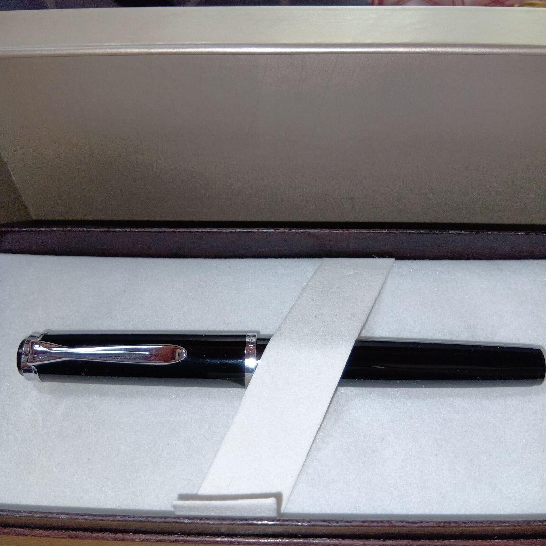 Pelikan 万年筆P205 黒 中字未使用 専用ケース.インク付ペリカン