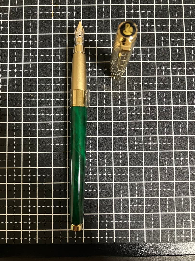Pelikan　ペリカン　P590　Celebry　セレブリー　F-nib　緑