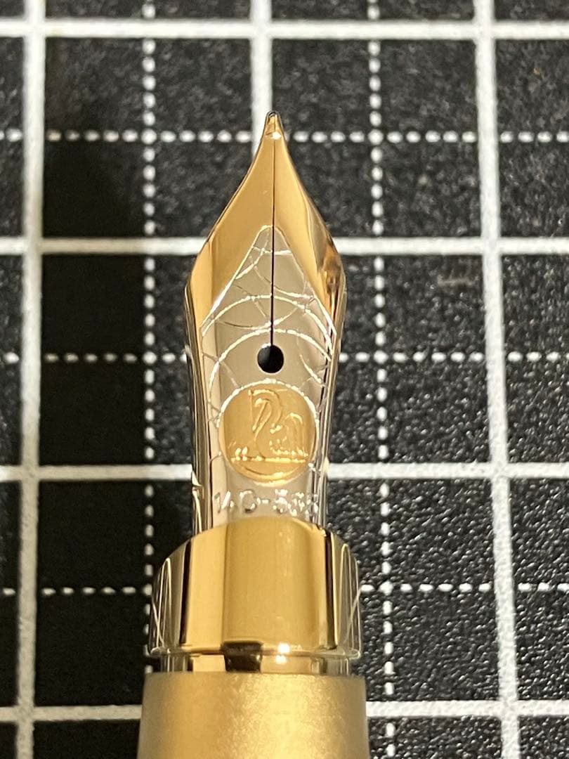 Pelikan　ペリカン　P590　Celebry　セレブリー　F-nib　緑