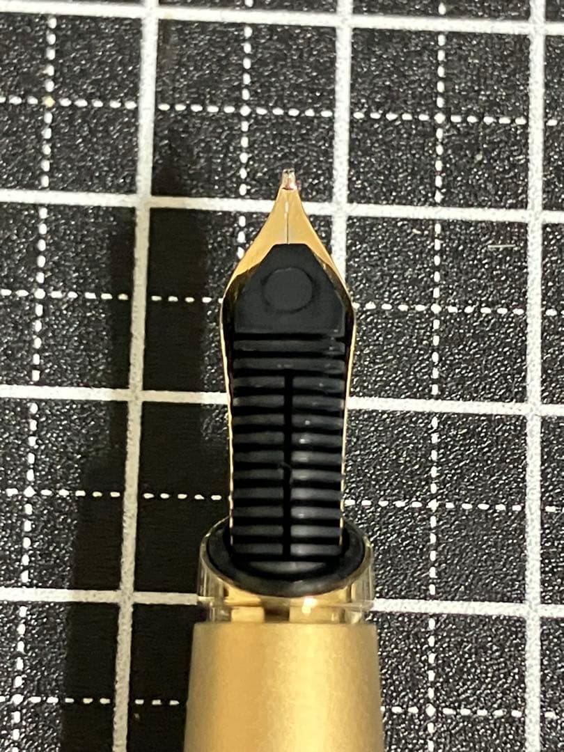 Pelikan　ペリカン　P590　Celebry　セレブリー　F-nib　緑