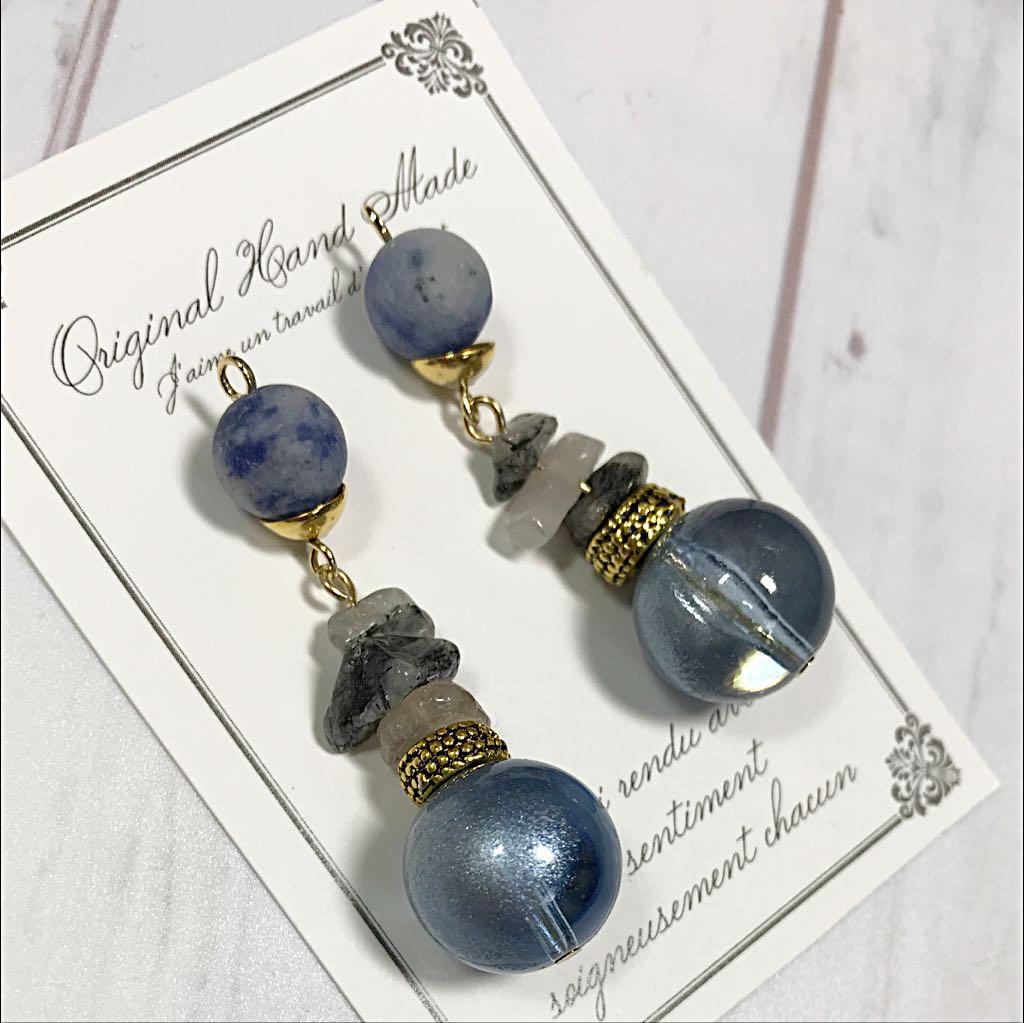 300 ジュエルビーズとブラックルチルのピアス