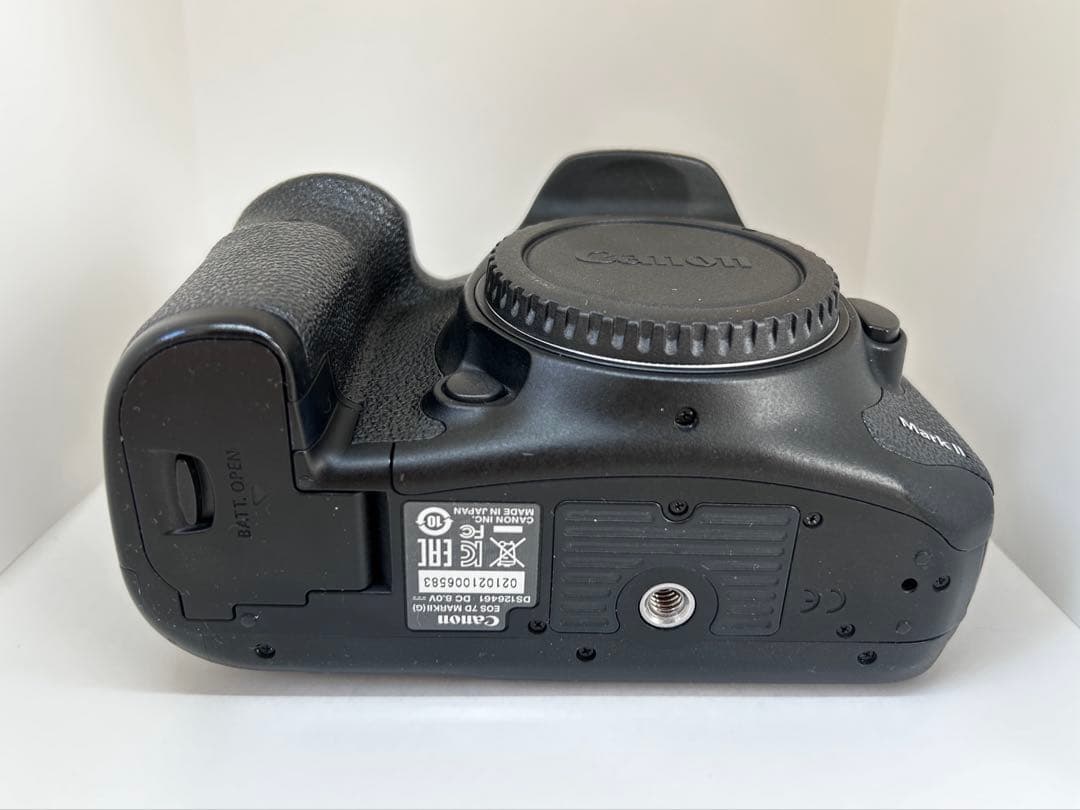 ☆Canon EOS 7D MarkII ボディ☆ 完動品 キヤノン ムック本付