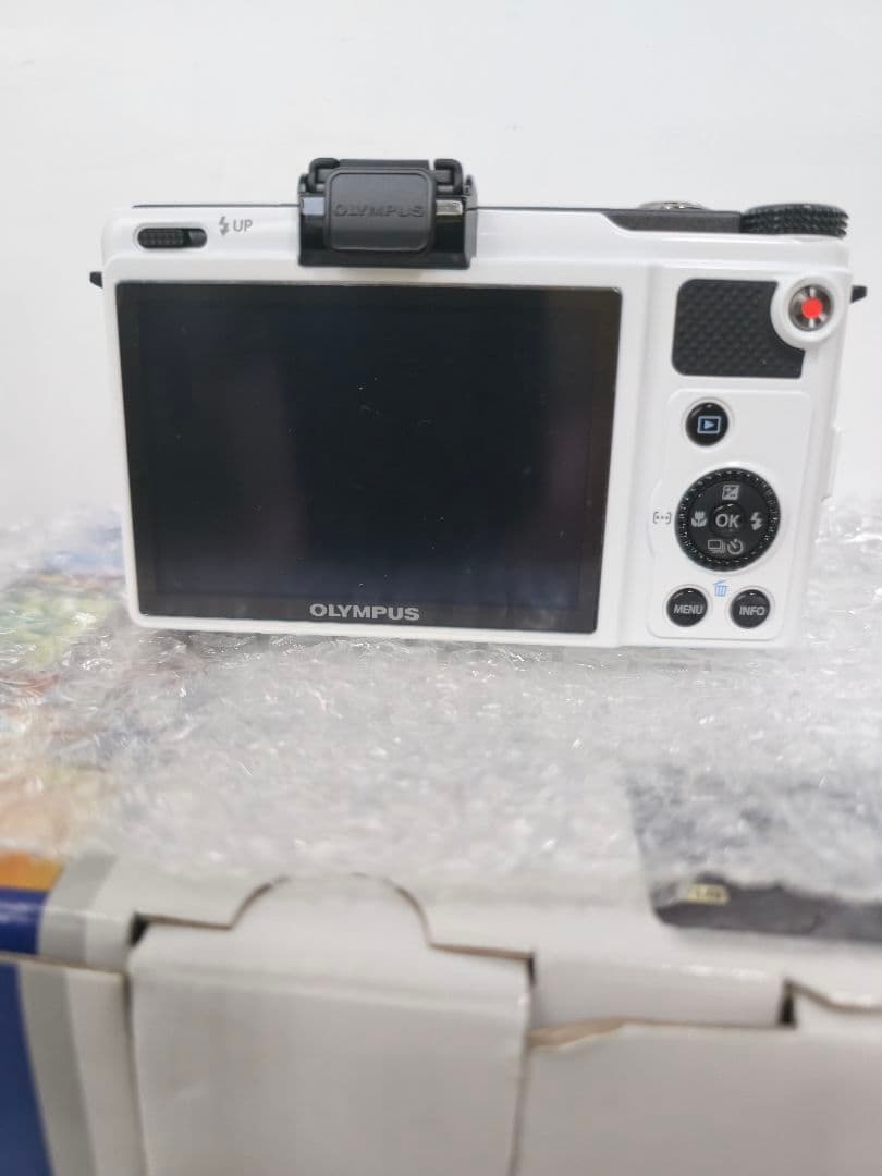 OLYMPAS デジカメ XZ-1 未使用　ホワイト