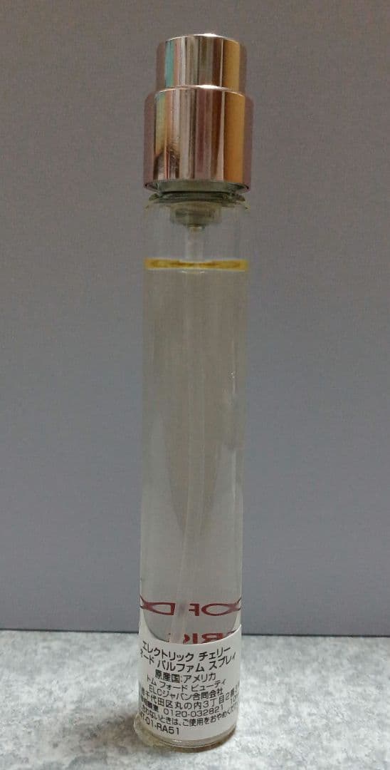TOM FORD　エレクトリックチェリー　10ml