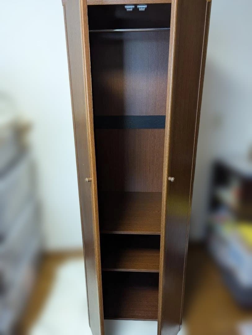 ブラウン木製キャビネット 収納棚付き