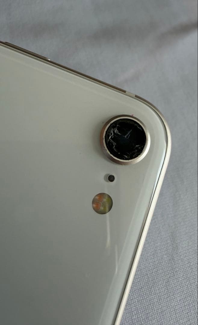 【期間限定割引】Phone SE（第3世代）64GB カメラレンズ割れ