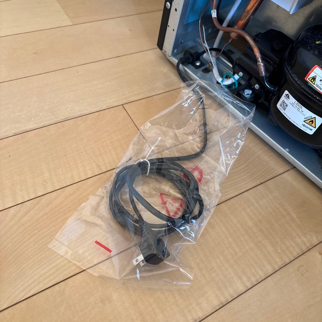 未使用品　アイリスプラザ 冷凍庫32L 1ドア 小型 前開き PF-A32FD