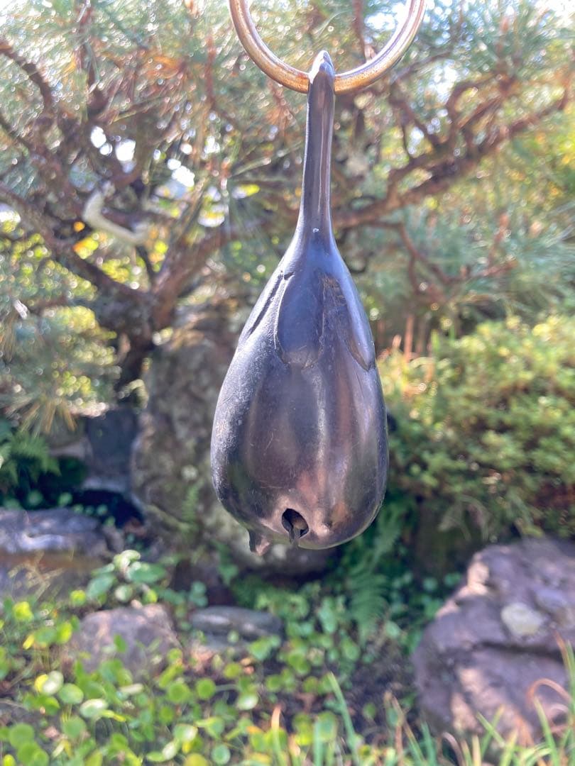京都　味わい深いヴィンテージ　黒いベル　鈴　茄子