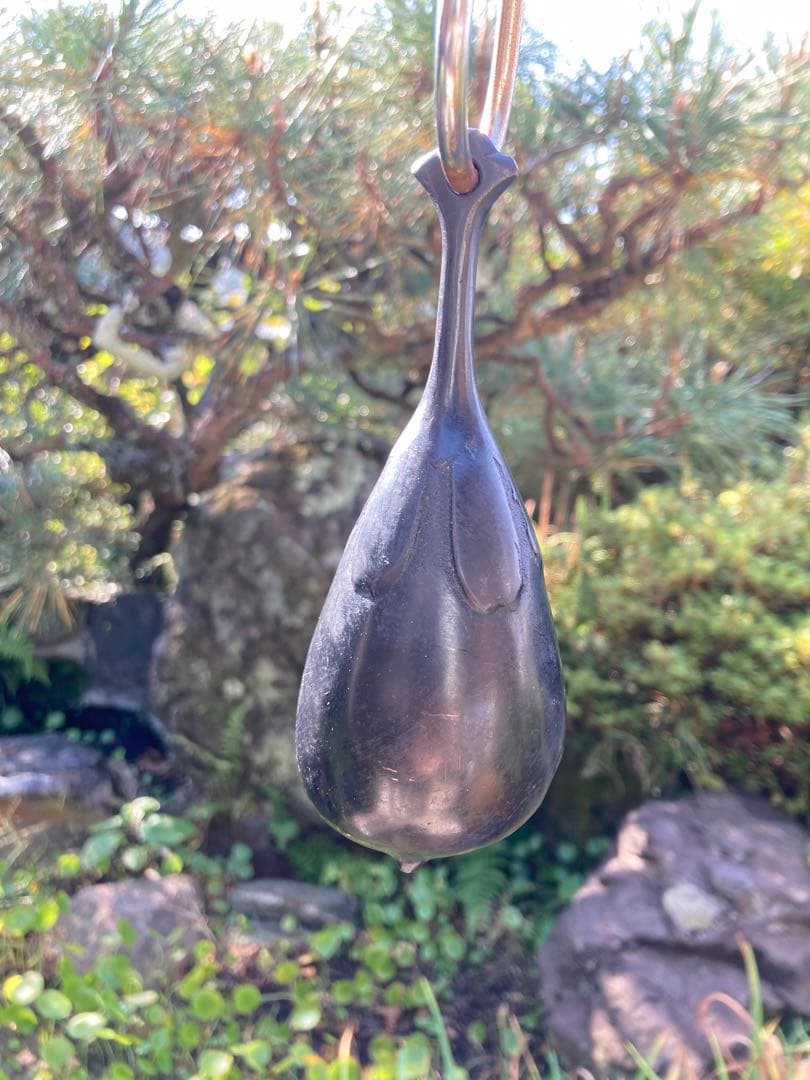 京都　味わい深いヴィンテージ　黒いベル　鈴　茄子