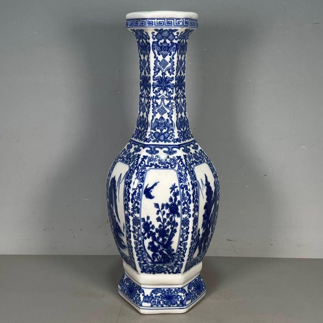 青花紋六稜賞瓶 景徳鎮 陶磁器 装飾品 現代工芸品 美術品 置物