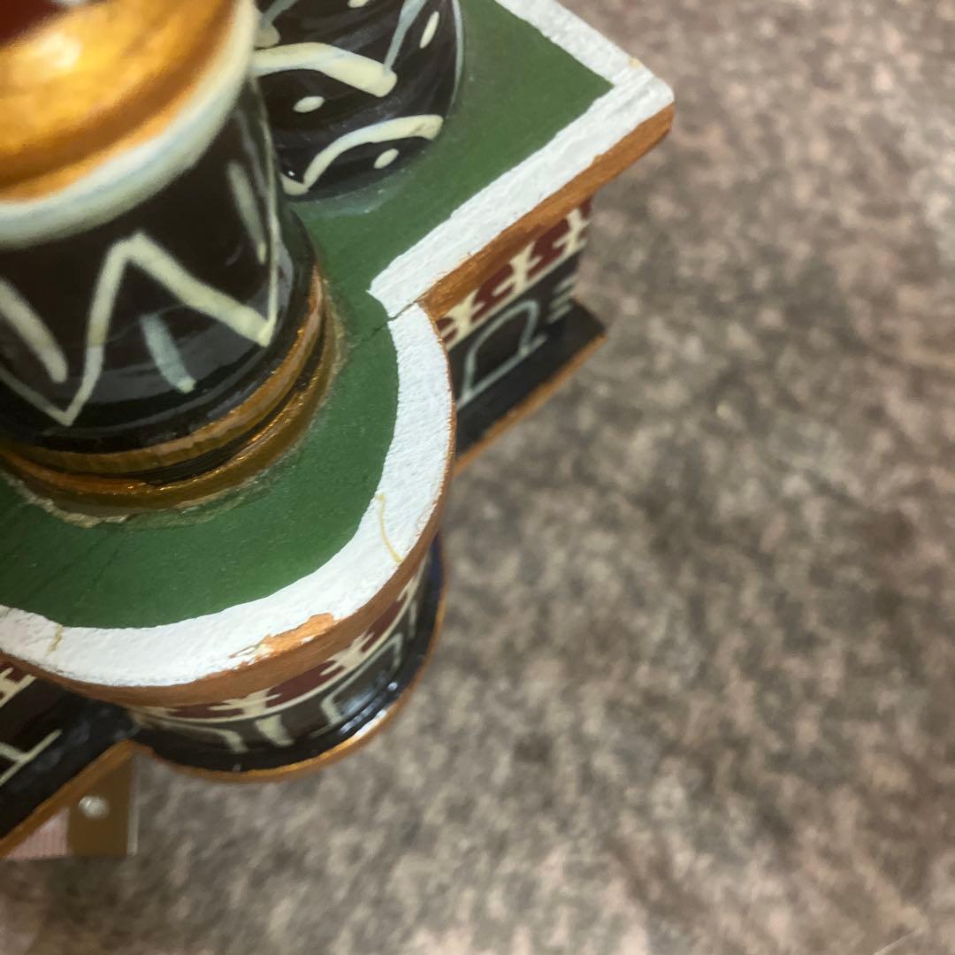 ロシアのモスクワにある「聖ワシリイ大聖堂」をモチーフにした木製のオルゴール