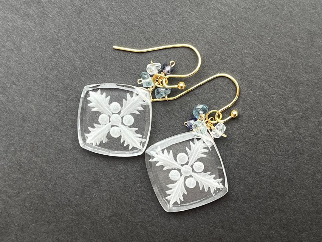 SALE② 最高品質のバックカービング水晶ハワイアンキルトピアス