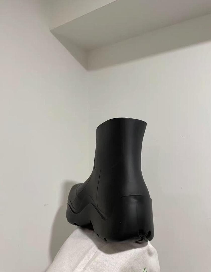【美品】BOTTEGA VENETAブラックラバーブーツ長靴です**23cm**