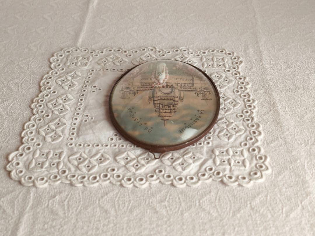 * vintage medallion ✵ オーバルの メダリオン マリアさま
