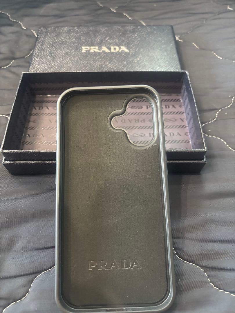 PRADA iphone17ケース ラインストーン クリスタル 三角ロゴ 正規品