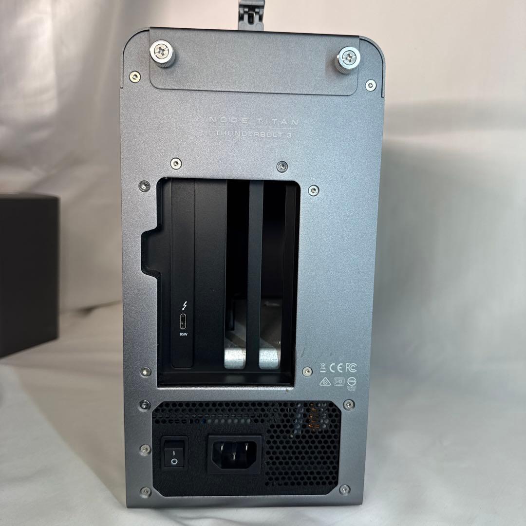 Akitio NODE TITAN GPU外付けユニット　中古