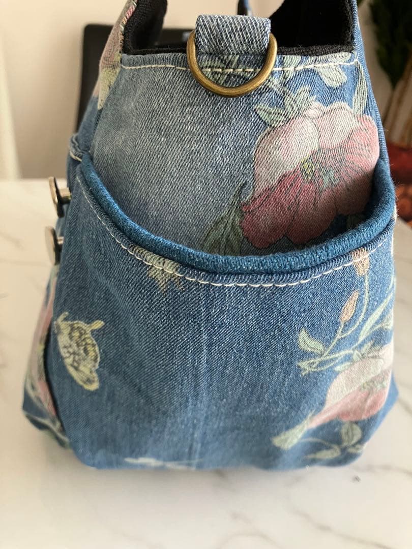 866 大きめ　花柄　デニムリメイクバック　ハンドメイド