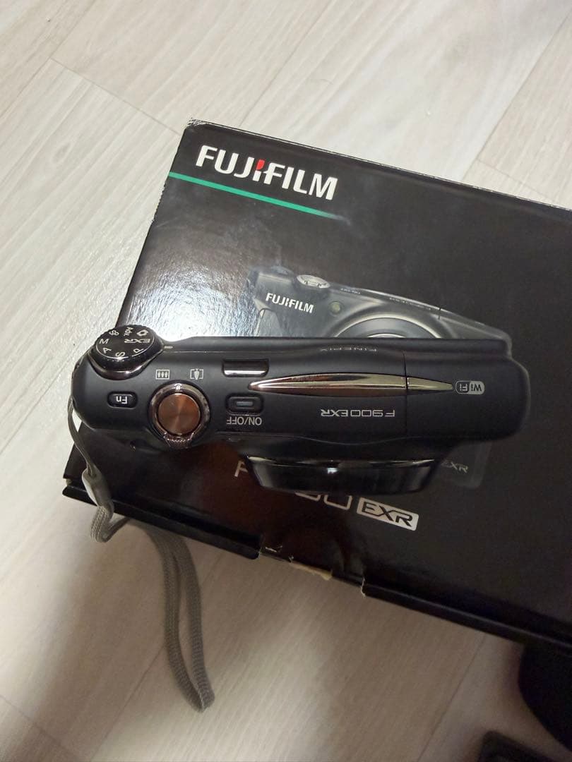 FUJIFILM F900 EXR コンパクトデジタルカメラ