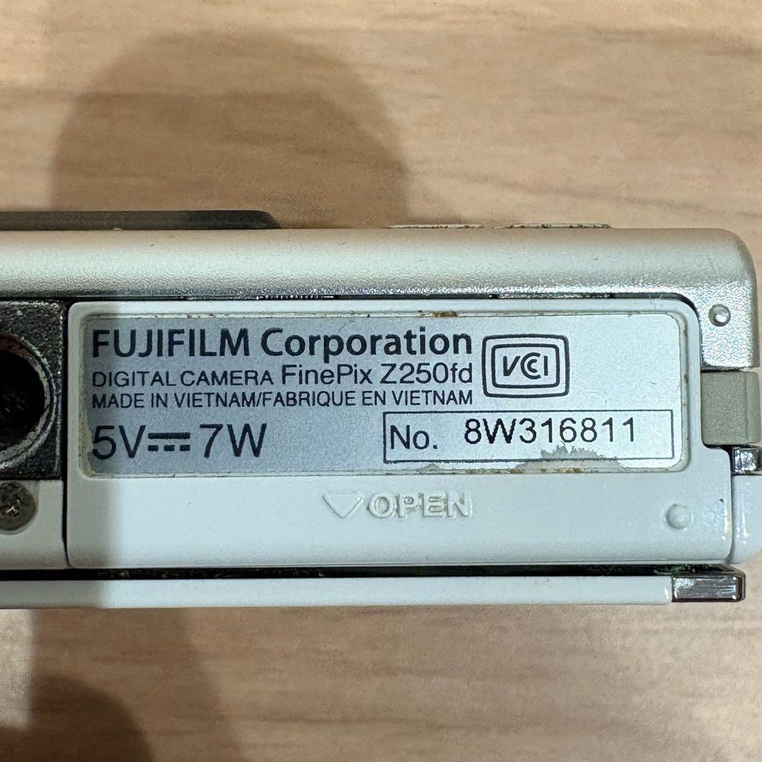 FUJIFILM 富士フィルム FinePix Z250fd ホワイト デジカメ