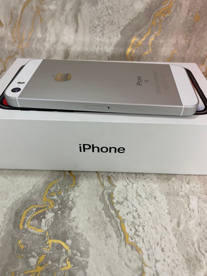 iPhone SE 32GB シルバー 本体のみ
