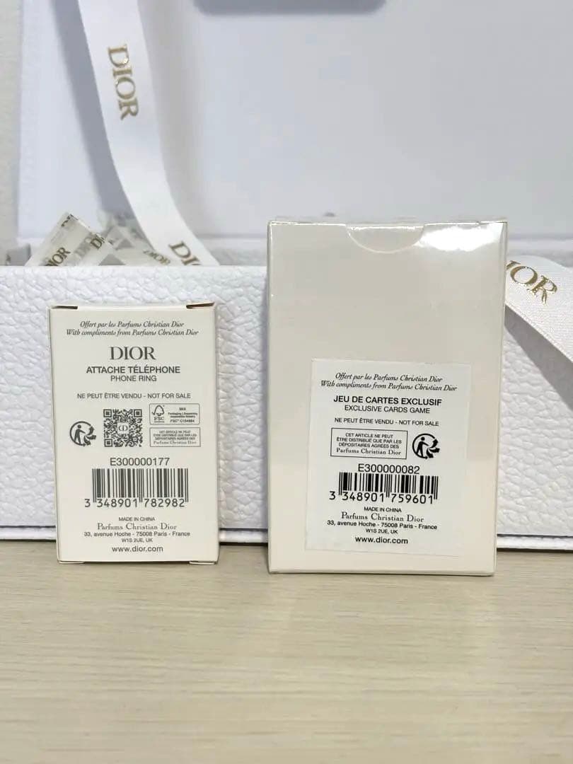 【新品】Dior ノベルティ ミラー付スマホスタンド＋トランプ