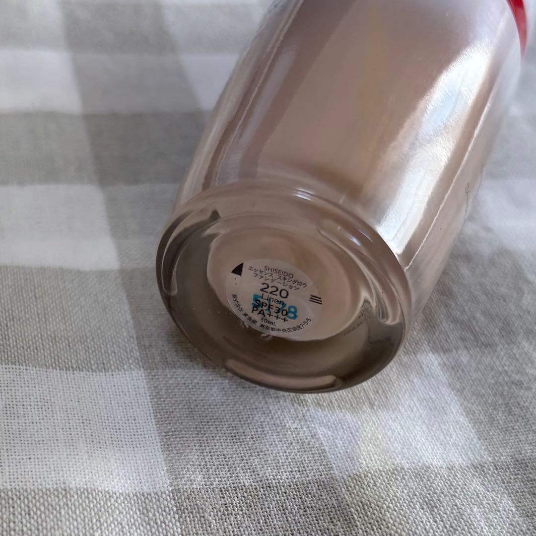 SHISEIDO 資生堂 エッセンススキングロウファンデーション 220
