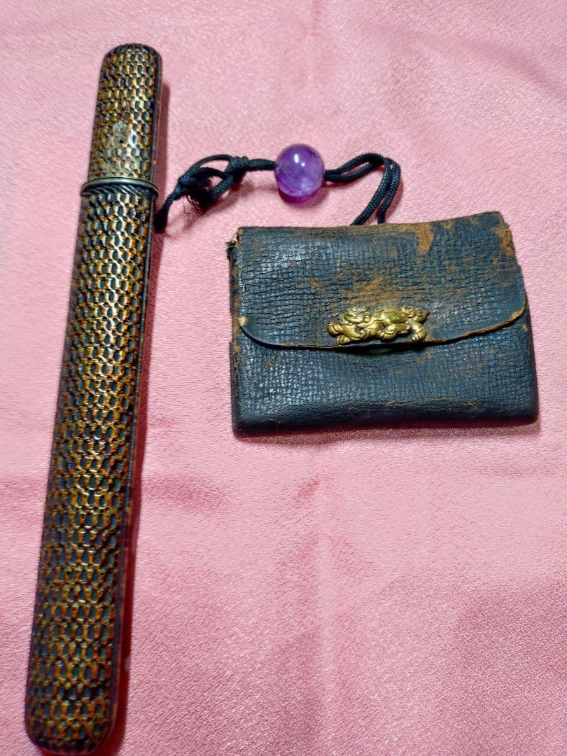 江戸 煙草入 煙管入 獅子 金具 金鍍 金工 緒締 玉 彫刻 アンティーク