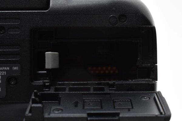 ★超美品★Canon EOS 8000D　バッテリー２つ付き　B009