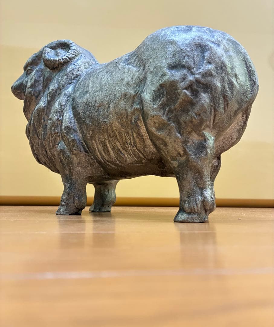 金属製 羊 ラム 置物 約26cm 重3.8kg 重厚感あり インテリアオブジェ
