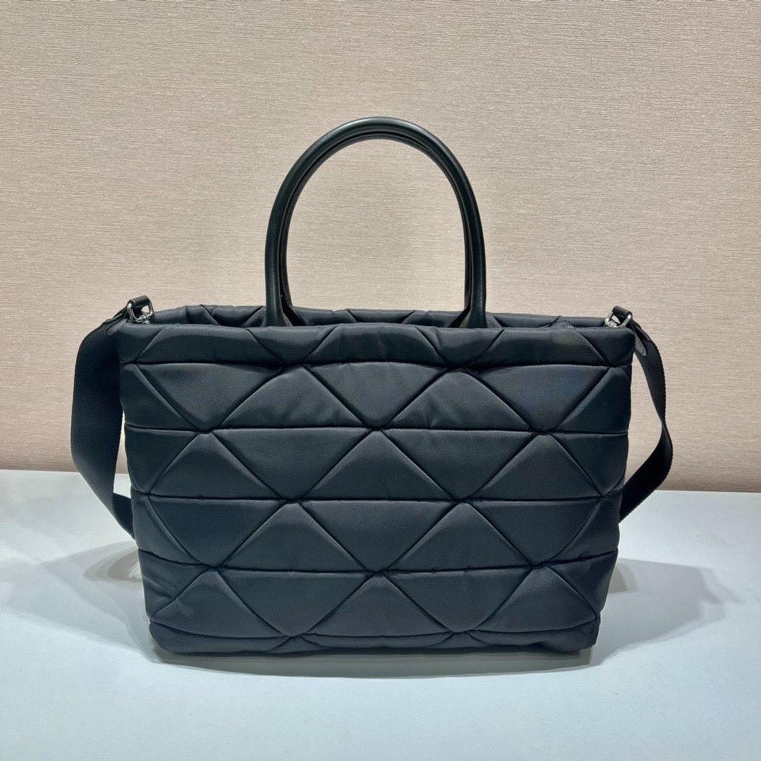 PRADA ブラック ハンドバッグ 2way 三角 Re-Nylon