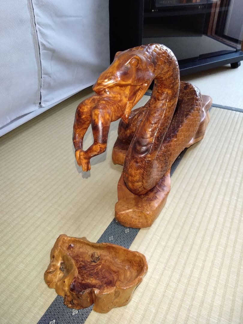 木製 蛇の彫刻 大きめ