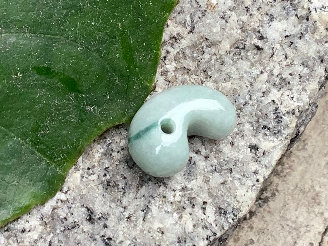 ⭕️ 古代神様からの縁起物　糸魚川翡翠ジェダイト勾玉　本物をお身近に　ソーティング