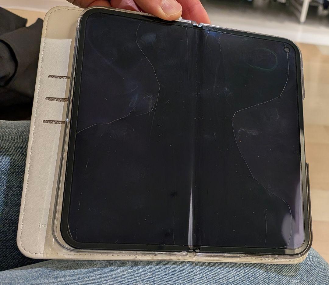Google Pixel 9 Fold 本体 Obsidian (ジャンク品)