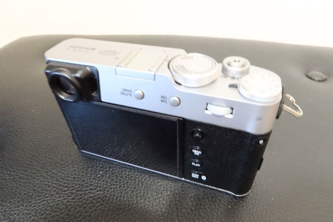 FUJIFILM X100VIコンパクトデジタルカメラ　シルバー
