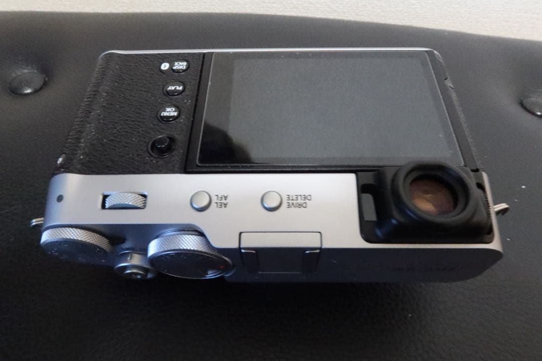 FUJIFILM X100VIコンパクトデジタルカメラ　シルバー