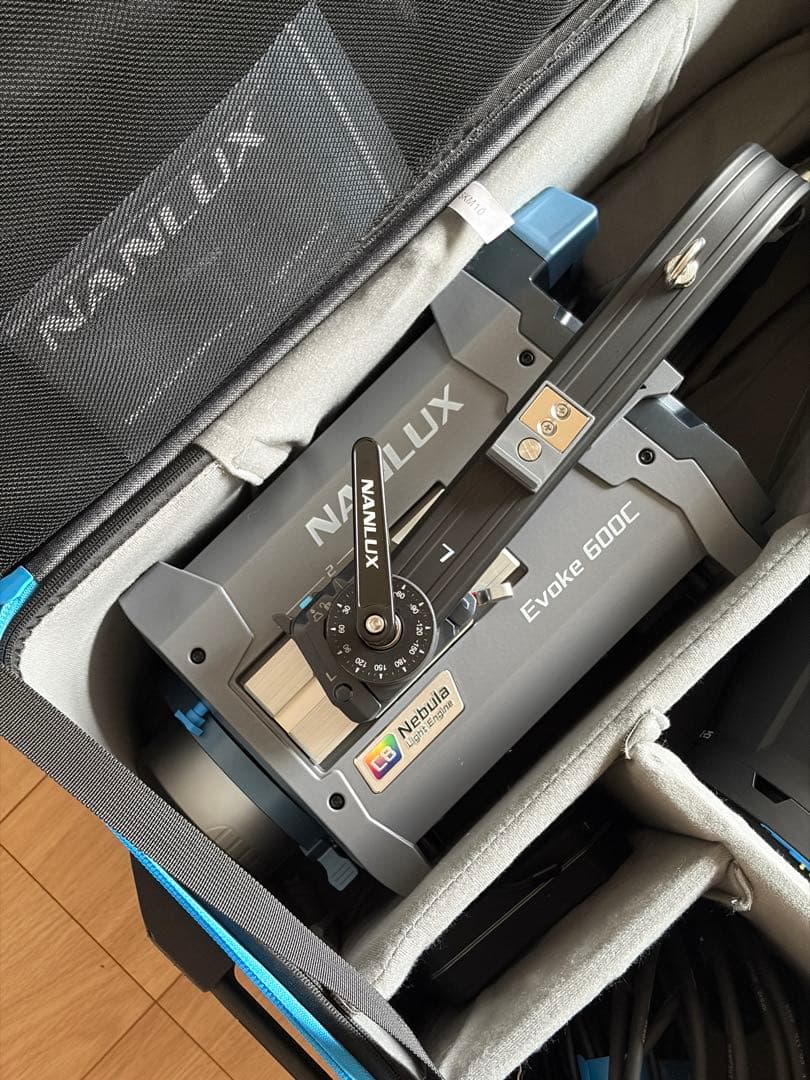 NANLUX Evoke 600C KIT LEDフルカラースポットライト
