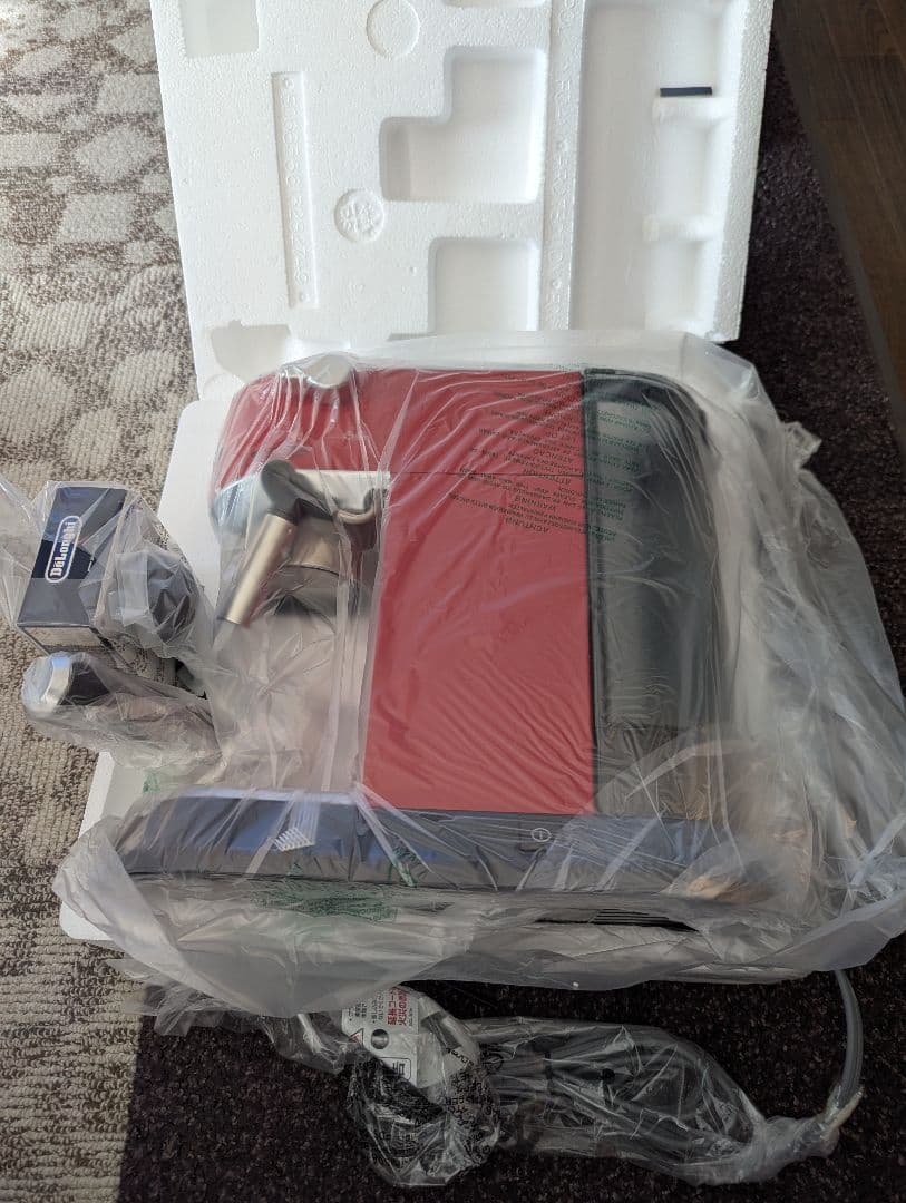 【新品未使用】デロンギ (DeLonghi) エスプレッソメーカー EC680R