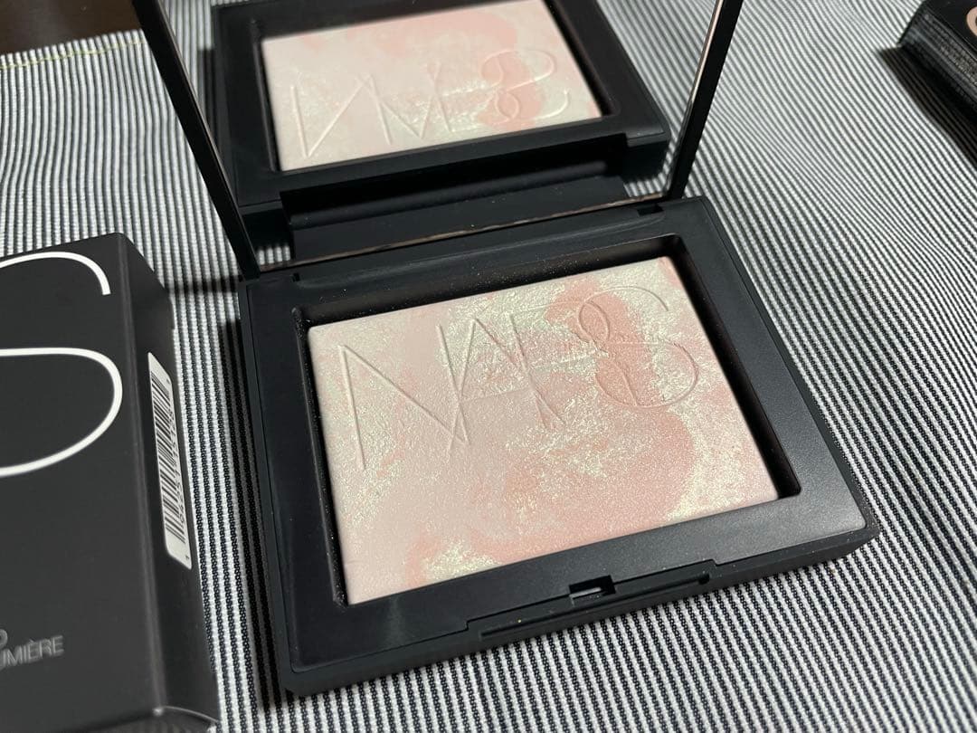 フェイスパウダー NARS Light Reflecting Prismatic Powder