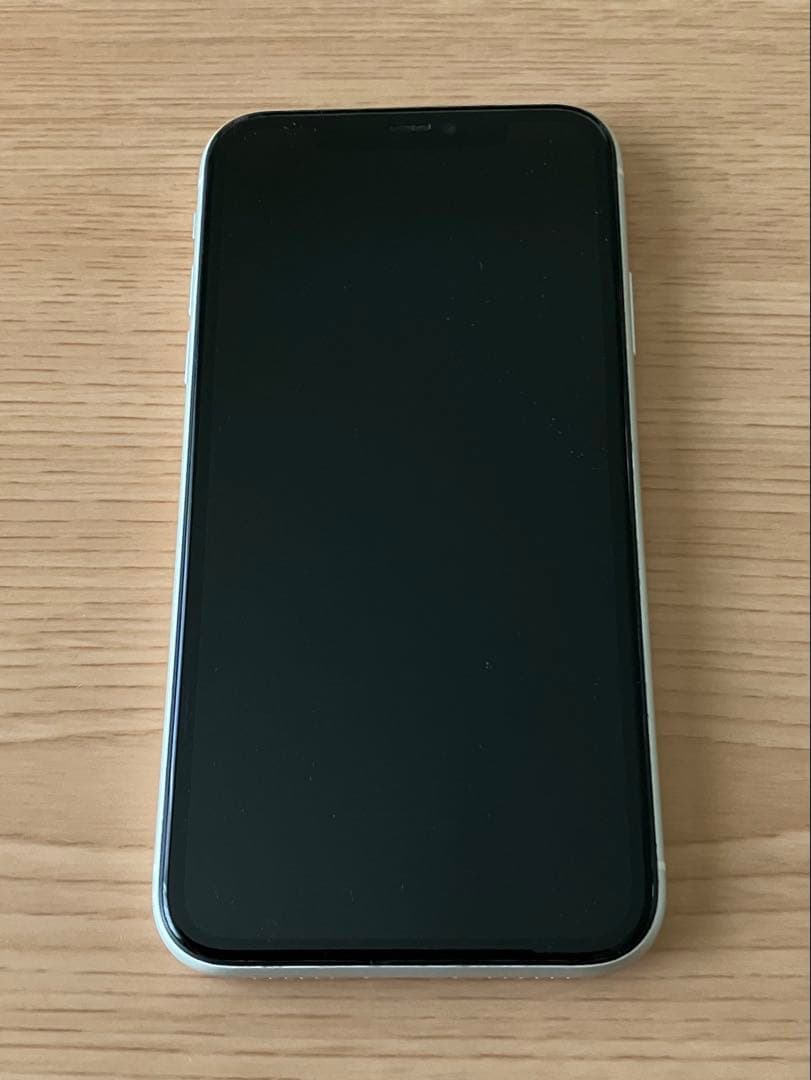 Apple iPhone 11 ホワイト 本体 + ケース