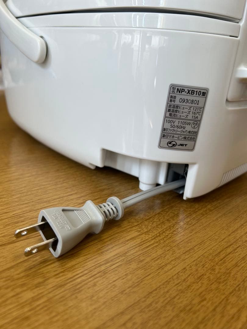 【未使用に近い】象印 IH炊飯器 NP-XB10 ホワイト